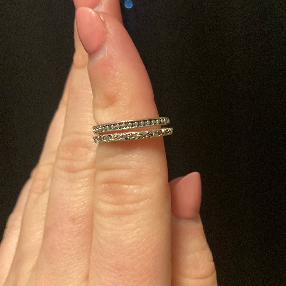 Set of silver rings